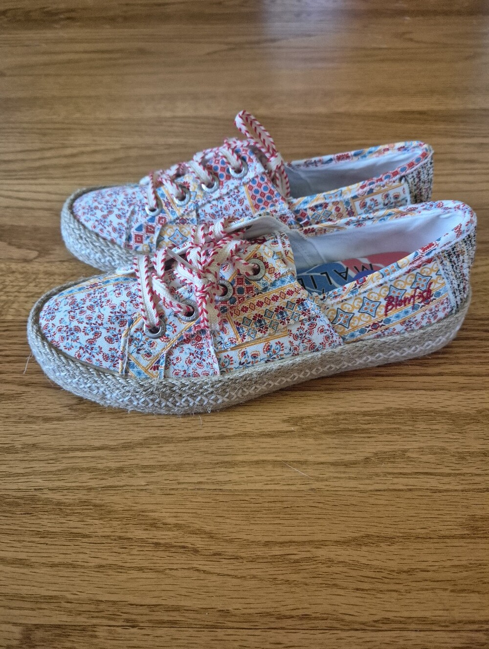 Blowfish White Floral Espadrille Lace-Up Sneakers with Red and Blue Accents NWOB